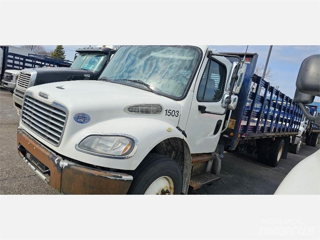 Freightliner M2 106 Flakbilar