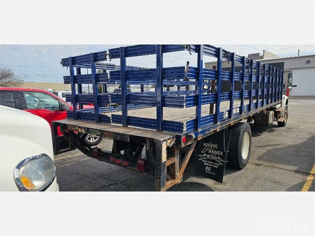 Freightliner M2 106 Flakbilar