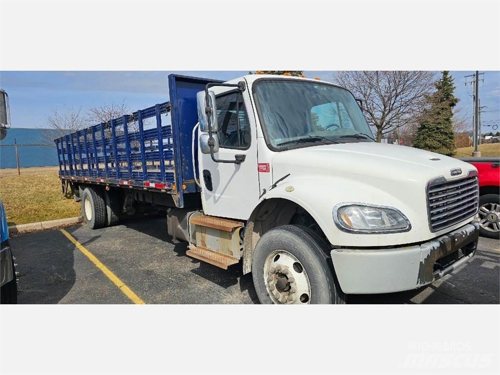 Freightliner M2 106 Flakbilar