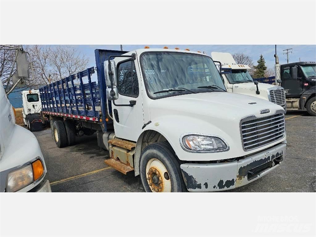 Freightliner M2 106 Flakbilar