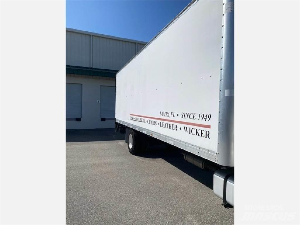 Freightliner M2 106 Skåpbilar