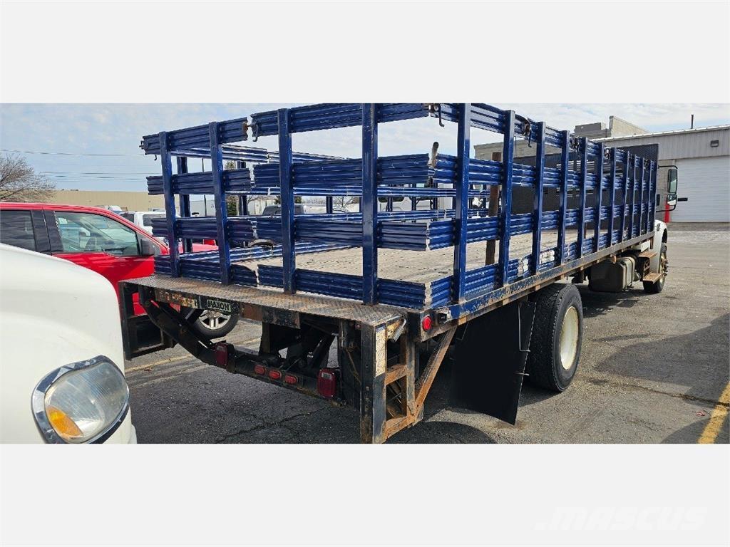 Freightliner M2 106 Flakbilar