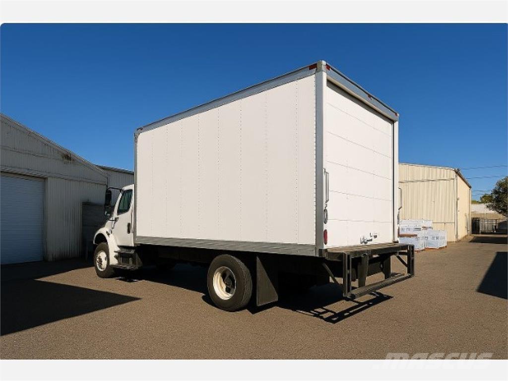 Freightliner M2 106 Skåpbilar