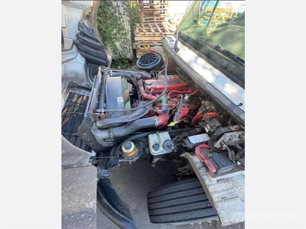 Freightliner M2 106 Skåpbilar