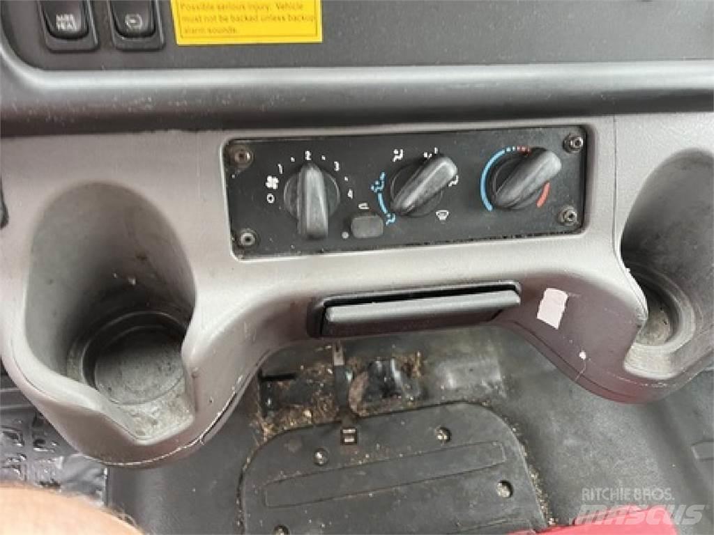 Freightliner M2106 Lastbilar för dryckesleveranser