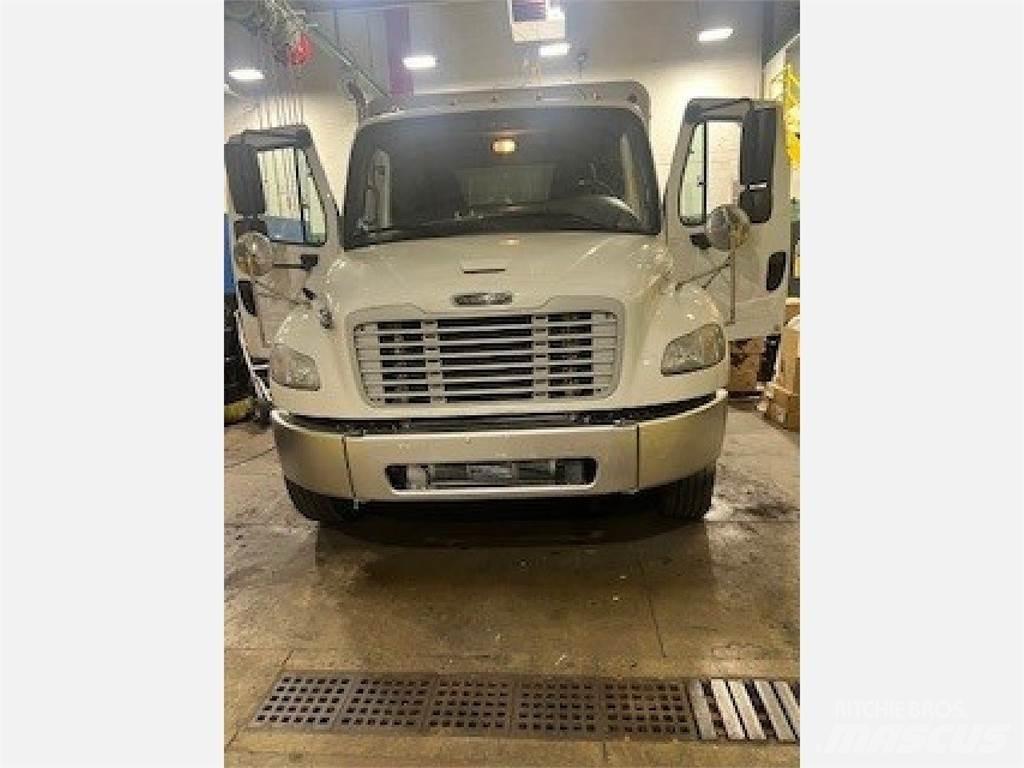 Freightliner M2106 Lastbilar för dryckesleveranser