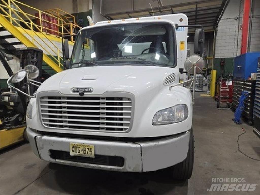 Freightliner M2106 Lastbilar för dryckesleveranser