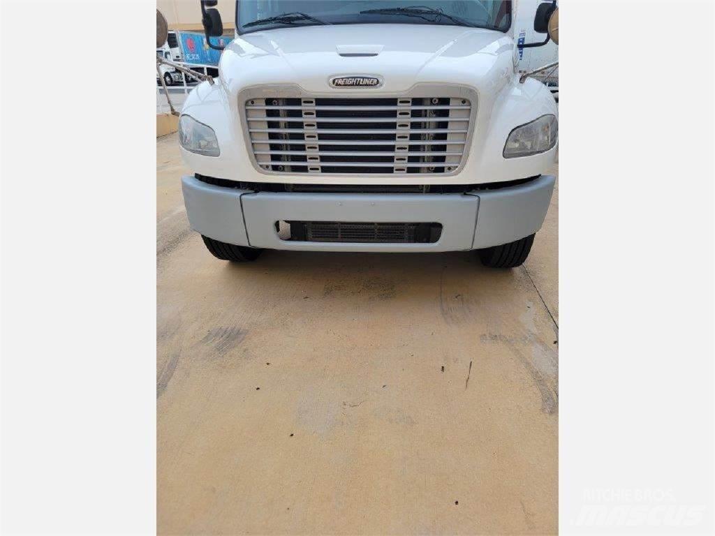 Freightliner M2106 Lastbilar för dryckesleveranser