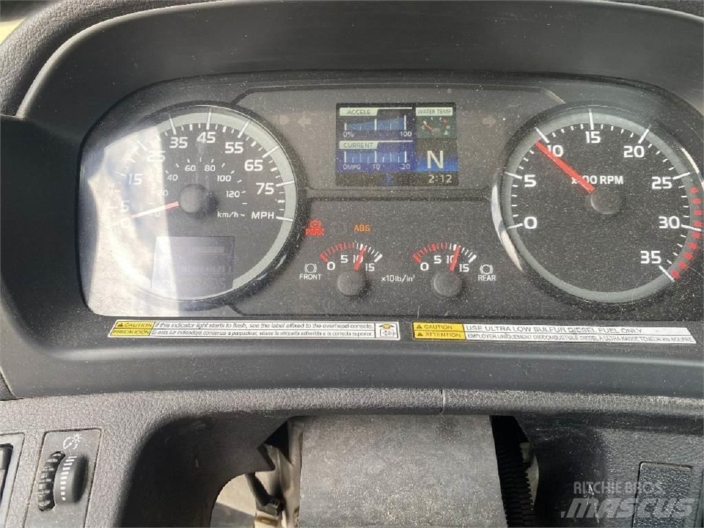 Hino 338 Chassier