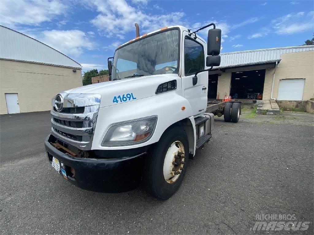 Hino 338 Chassier