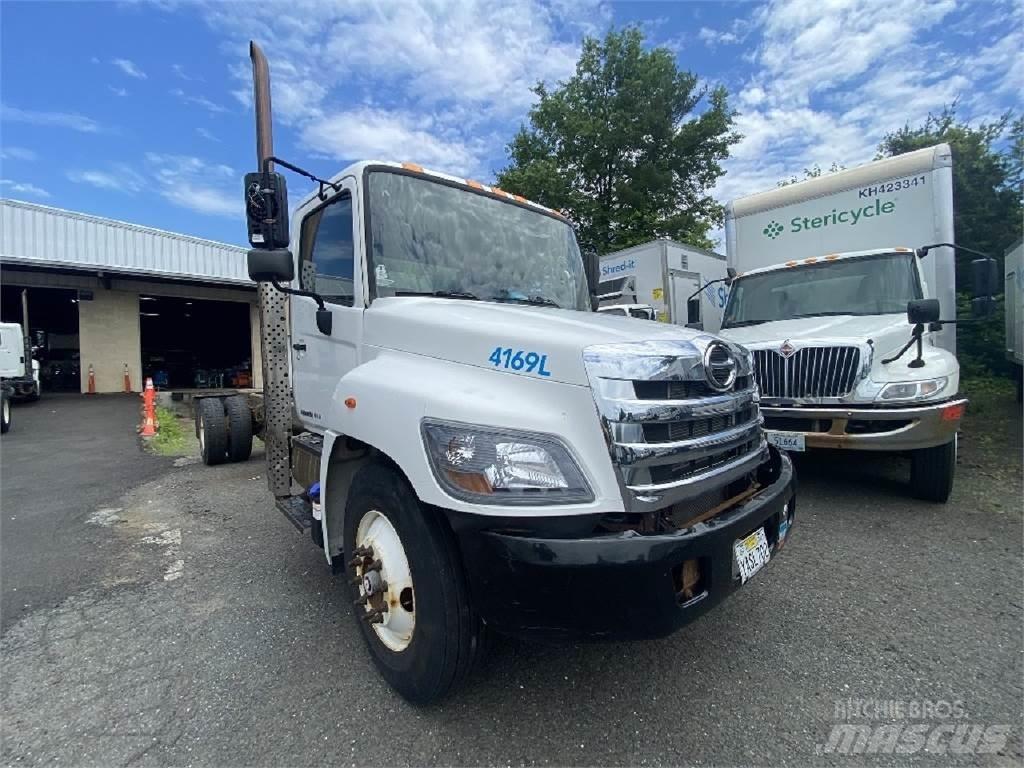 Hino 338 Chassier
