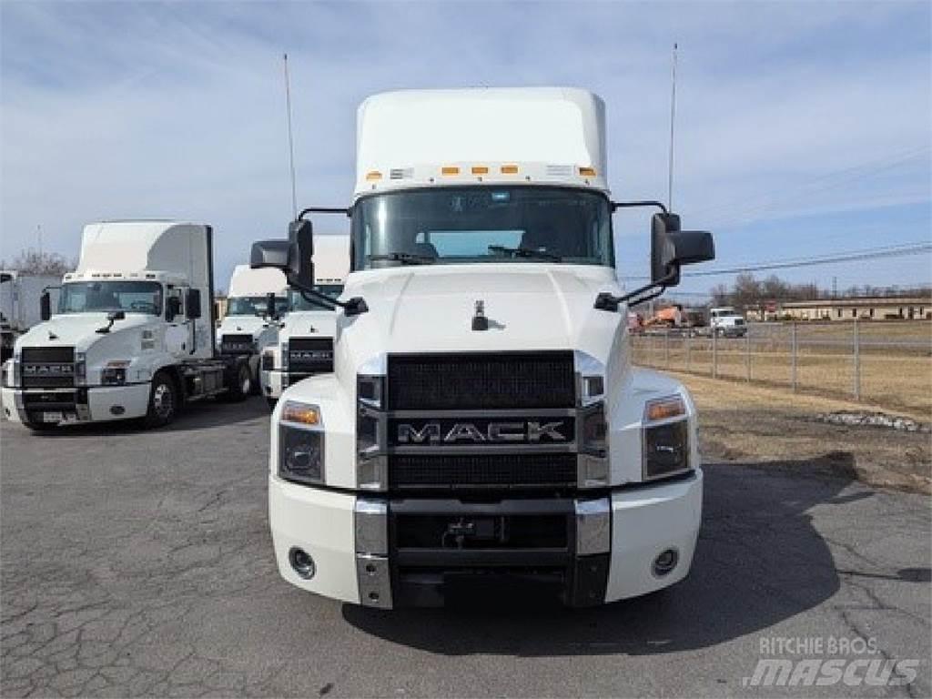Mack AN64T Dragbilar