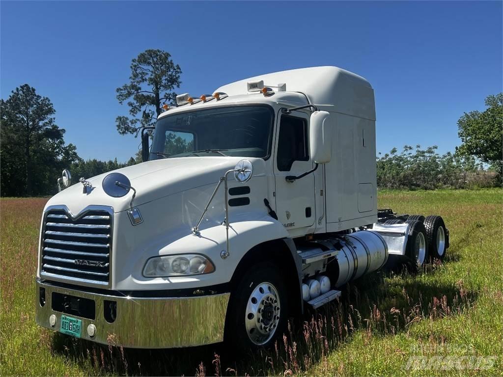 Mack CXU 613 Dragbilar