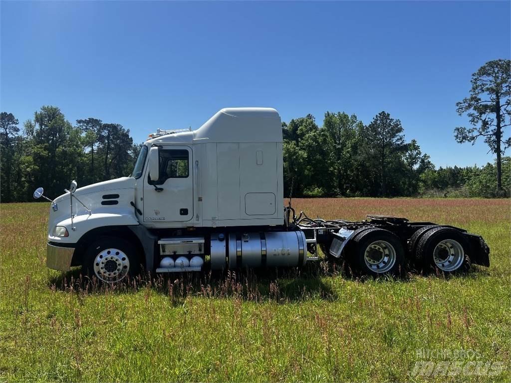 Mack CXU 613 Dragbilar