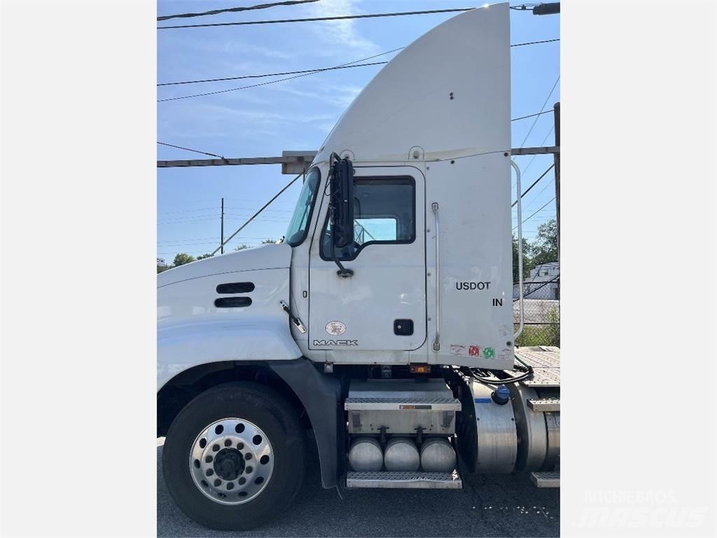 Mack CXU613 Dragbilar