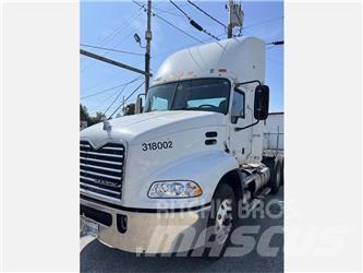 Mack CXU613 Dragbilar