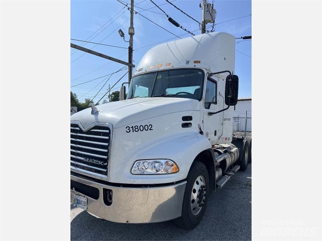 Mack CXU613 Dragbilar