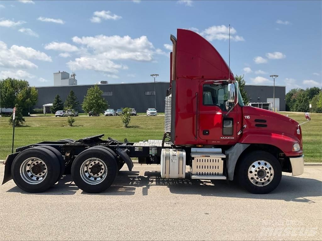 Mack CXU613 Dragbilar