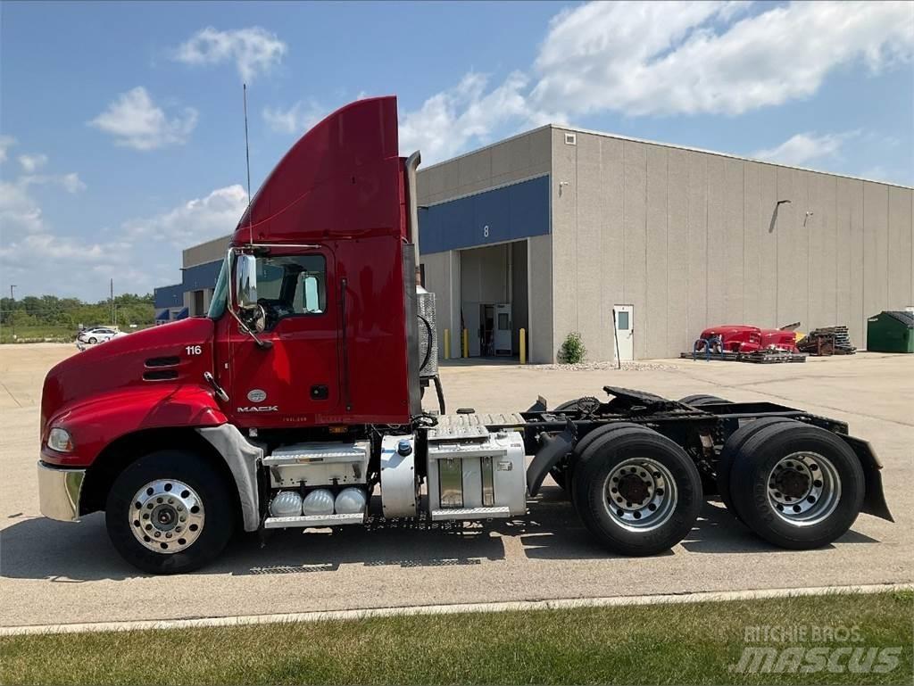 Mack CXU613 Dragbilar