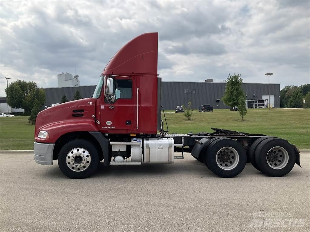 Mack CXU613 Övriga bilar