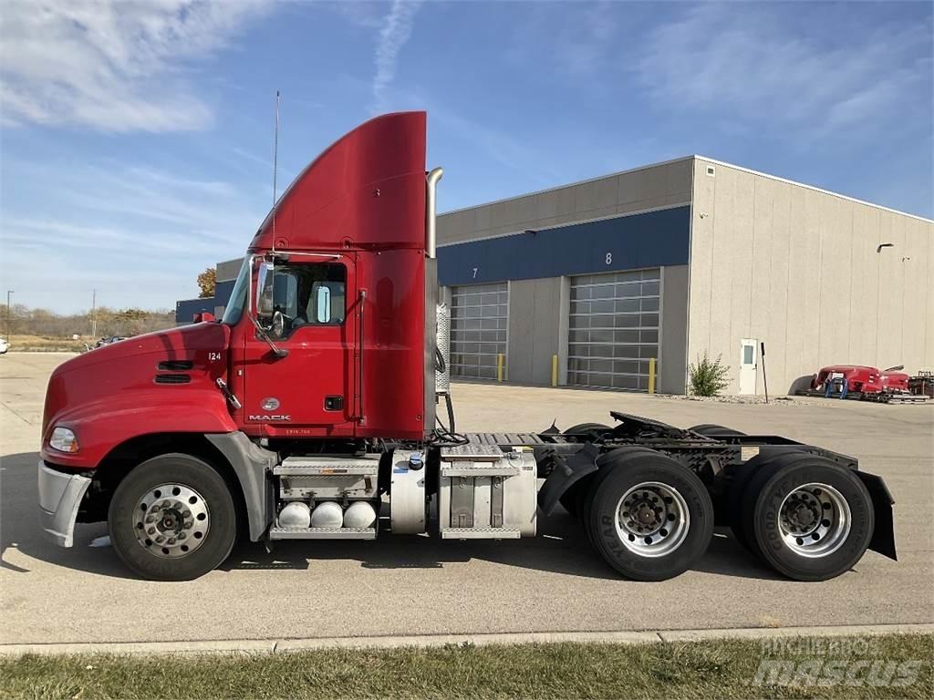 Mack CXU613 Dragbilar