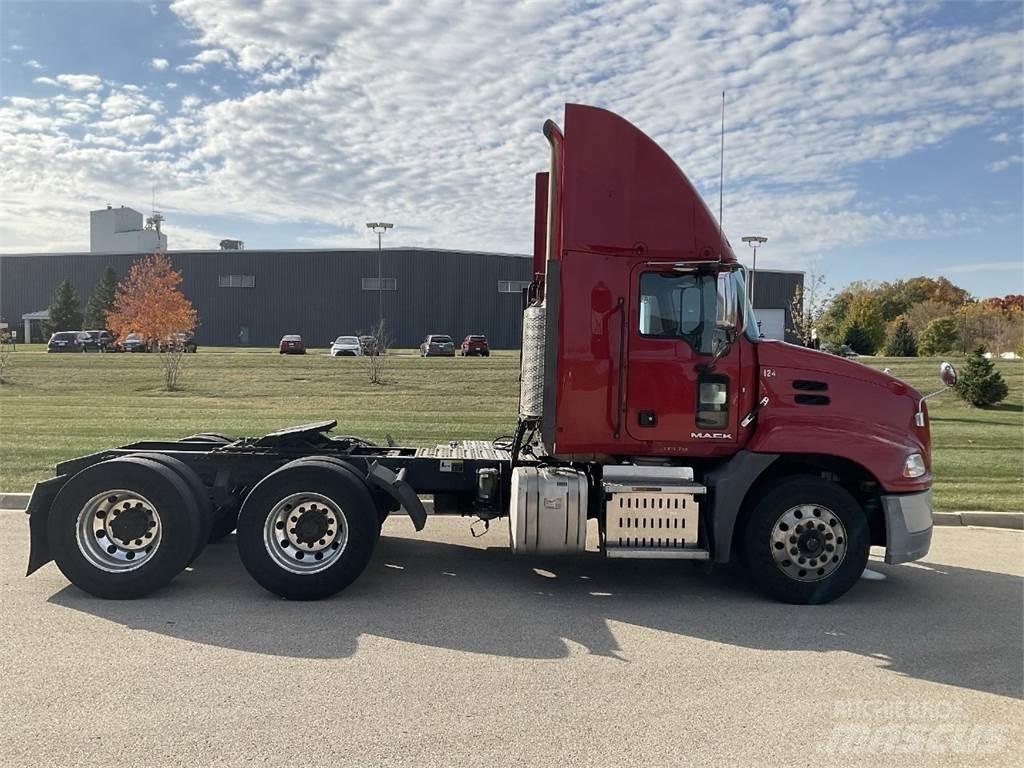 Mack CXU613 Dragbilar