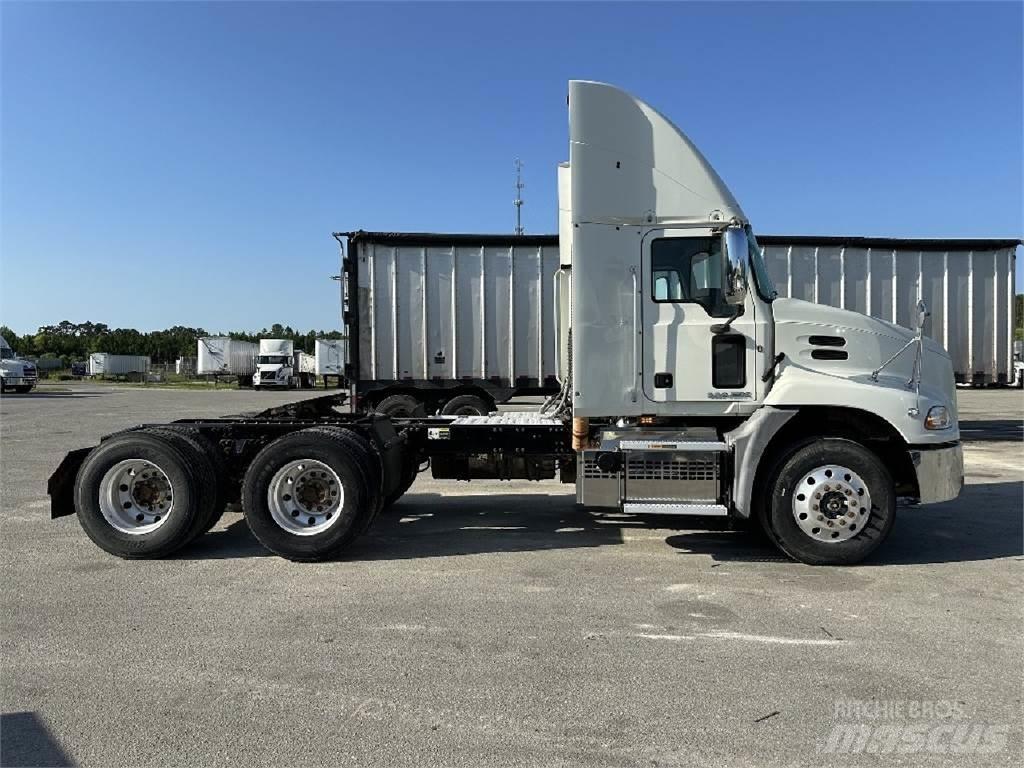 Mack CXU613 Dragbilar