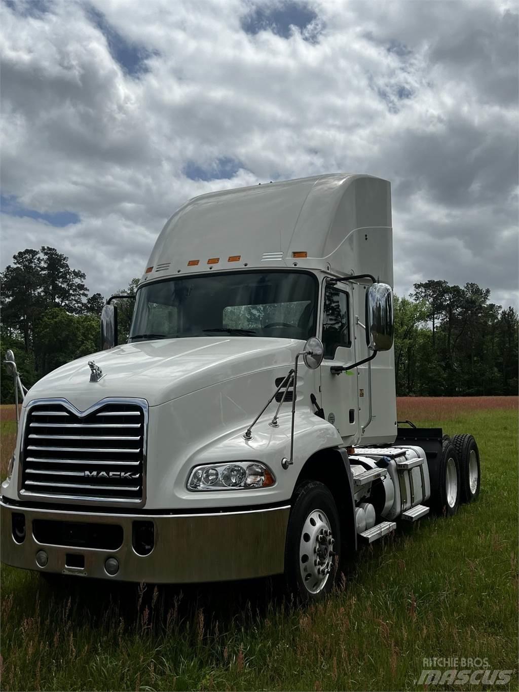 Mack CXU613 Dragbilar