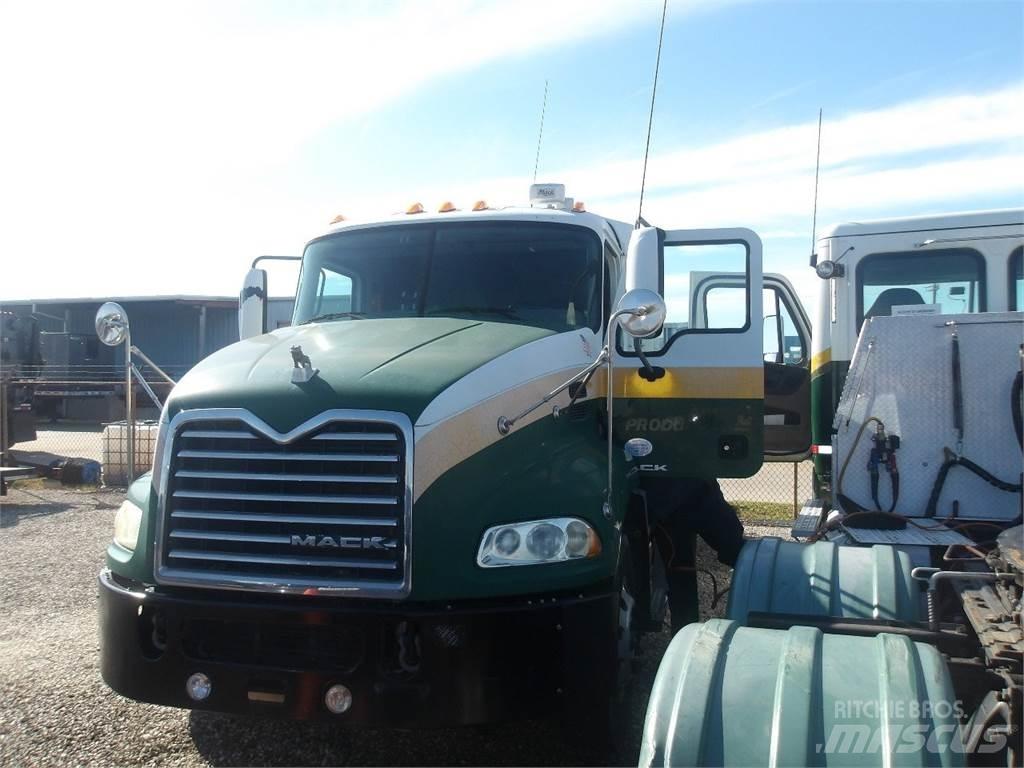 Mack CXU613 Dragbilar