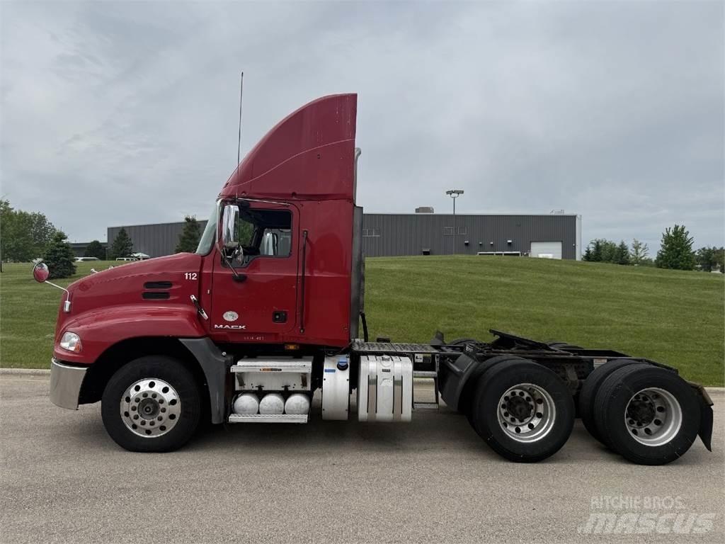 Mack CXU613 Dragbilar