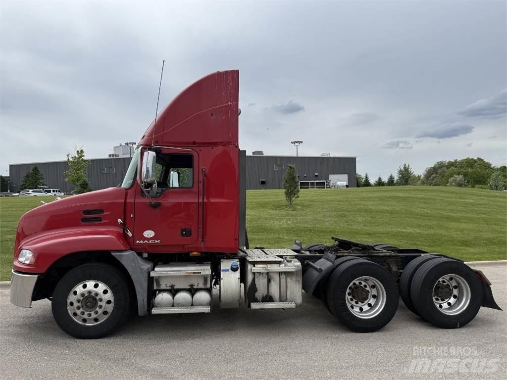 Mack CXU613 Dragbilar