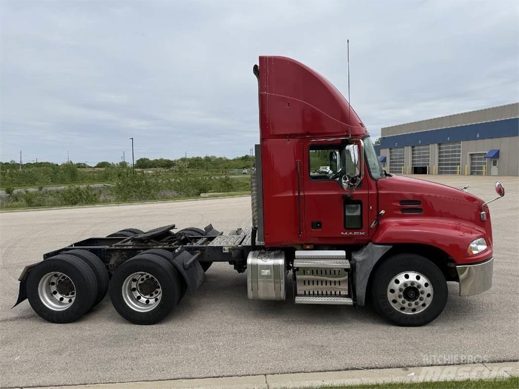 Mack CXU613 Dragbilar
