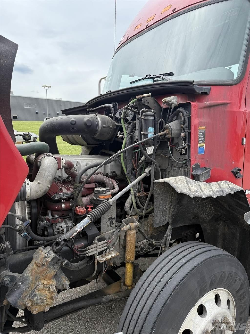 Mack CXU613 Dragbilar