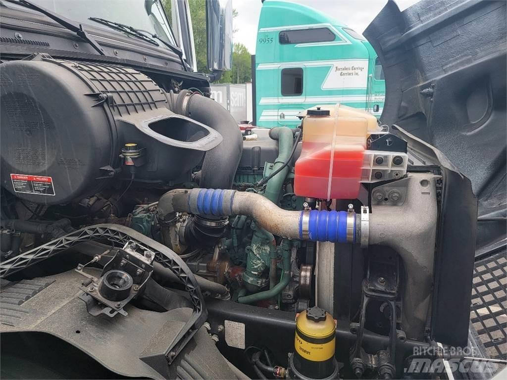Volvo VNL64T780 Dragbilar