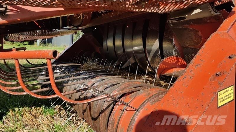 Hesston 4900 Fyrkantspressar