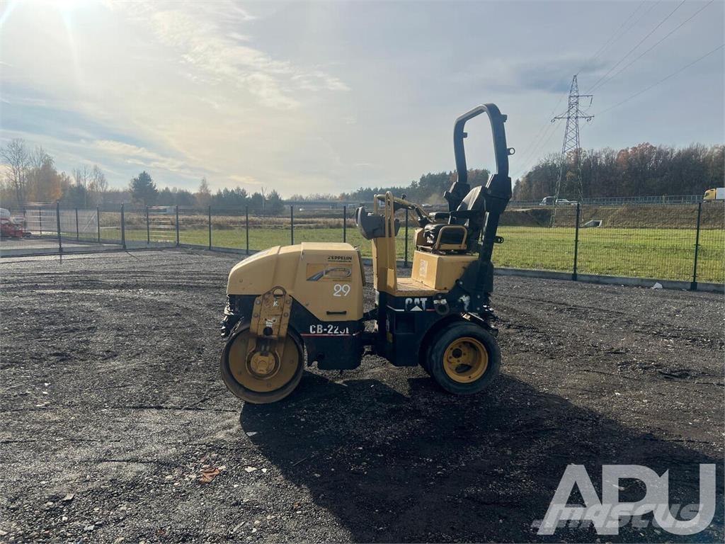 CAT CB-225E Tvåvalsvältar