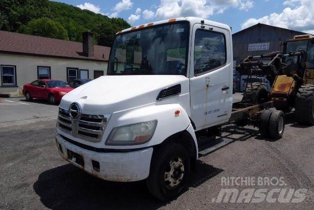 Hino 145 Chassier