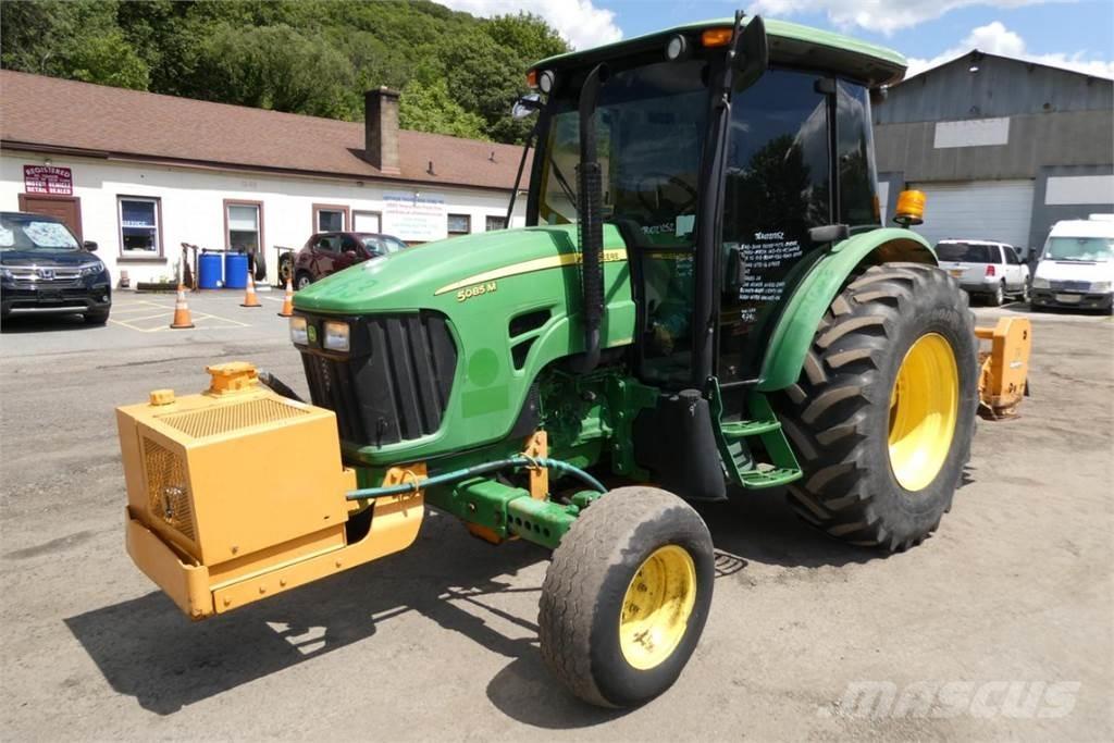 John Deere 5085M Traktorer