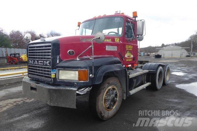 Mack CL713 Chassier
