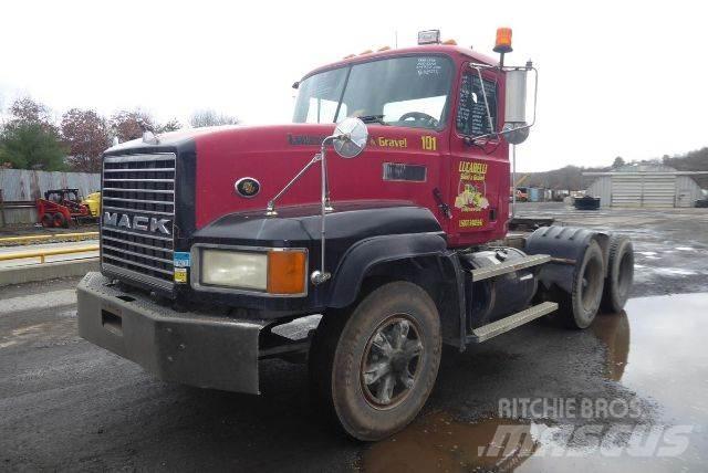 Mack CL713 Chassier