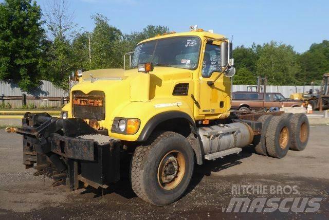 Mack CV713 Chassier