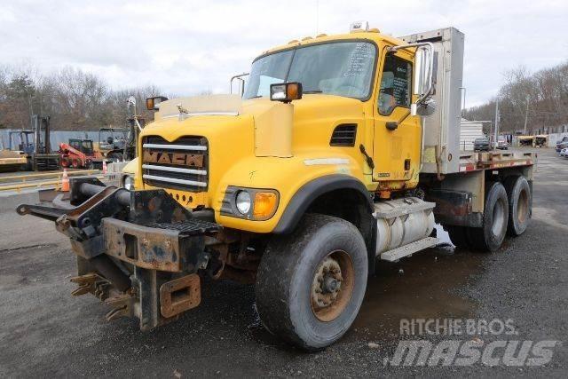 Mack CV713 Flakbilar