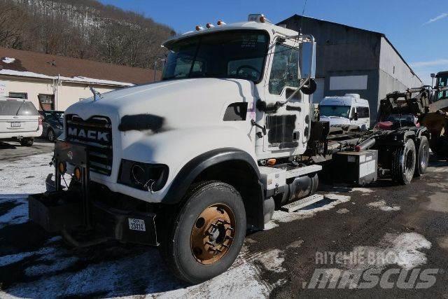 Mack CV713 Chassier