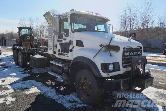 Mack CV713 Chassier