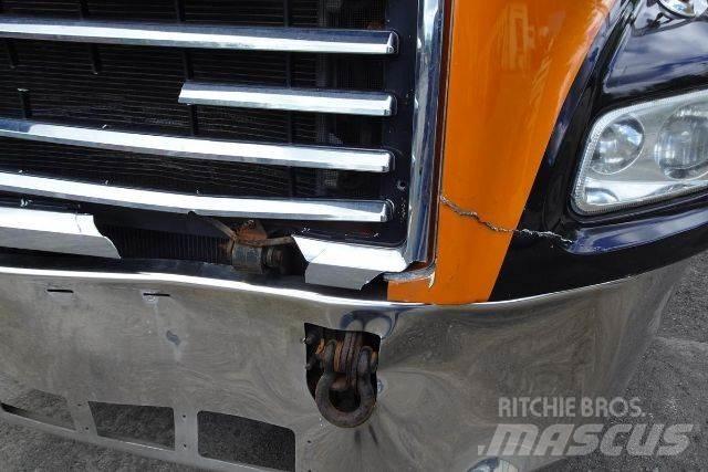 Mack CX612 Chassier