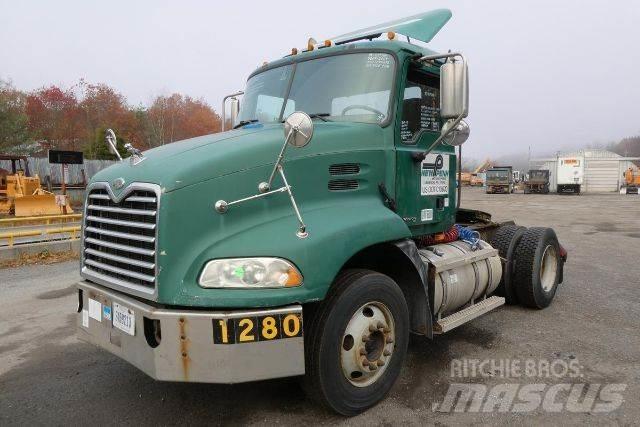 Mack CXN612 Chassier