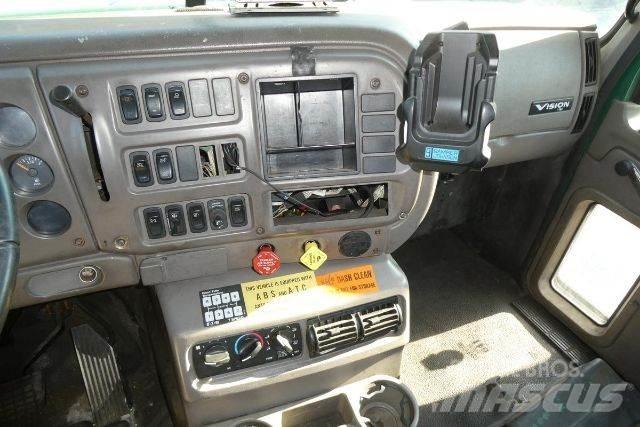 Mack CXN612 Chassier