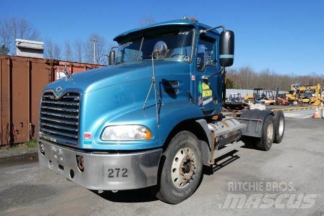 Mack CXN613 Chassier