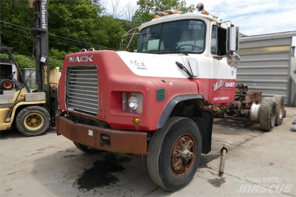 Mack DM688X Chassier