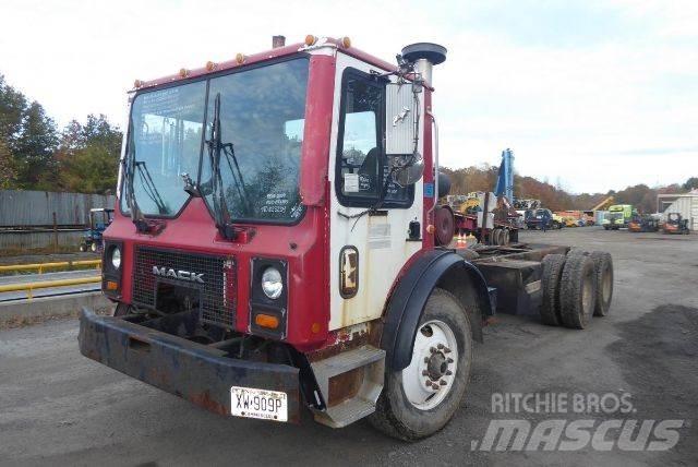 Mack MR688S Chassier